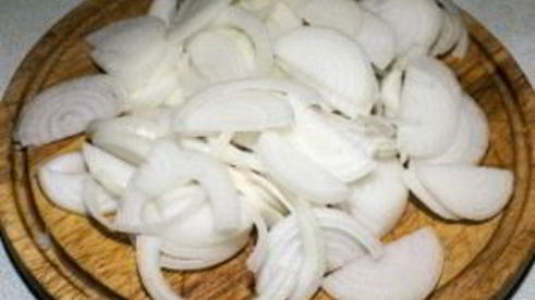 свиные ребрышки жареные с луком