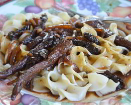 Тушеная говядина с вялеными помидорами