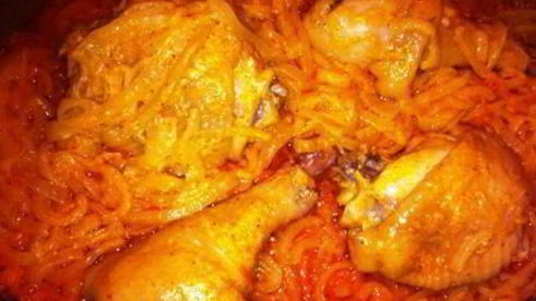 тушеная курица с овощной подливкой