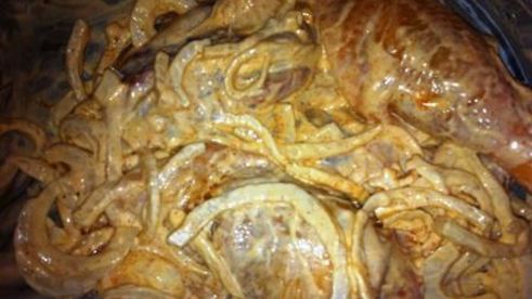 тушеная курица с овощной подливкой