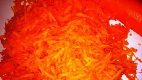 тушеная курица с овощной подливкой