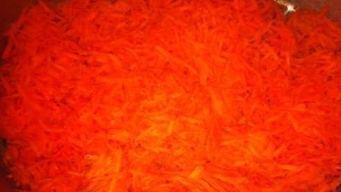 тушеная курица с овощной подливкой