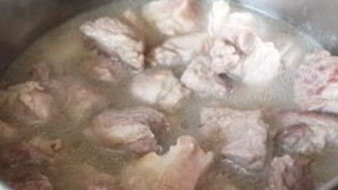 тушеная свинина с луком