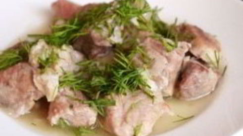 тушеная свинина с луком