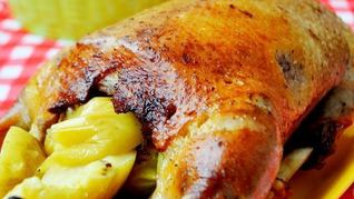 Утка с яблоками, запеченная в рукаве