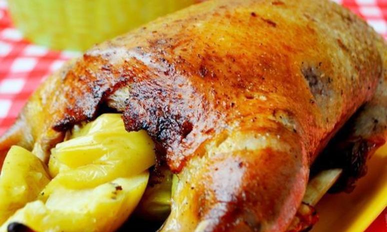 Рецепт утки с яблоками, запеченная в рукаве