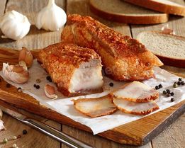 Вареное в мультиварке сало в луковой шелухе