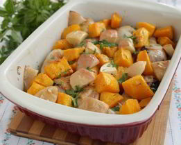 Запеченная курица с тыквой и яблоком