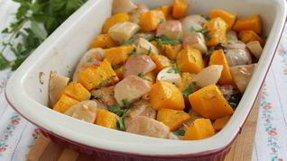 Запеченная курица с тыквой и яблоком