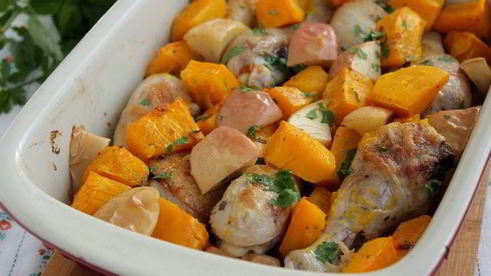 запеченная курица с тыквой и яблоком