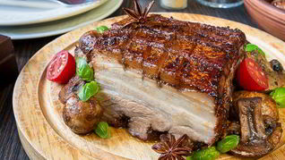 Запеченная свиная грудинка с китайскими специями