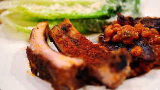 Жареные свиные ребрышки в духовке