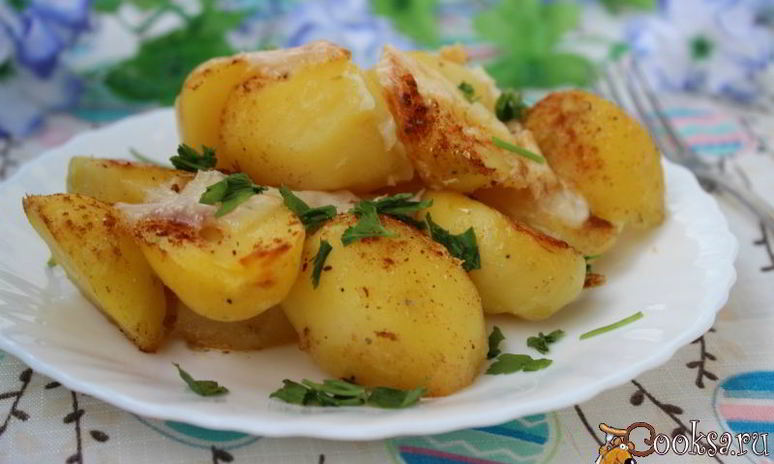 Рецепт ароматного картофеля, запеченного с моцареллой