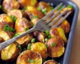 Ароматный печеный картофель на гриле