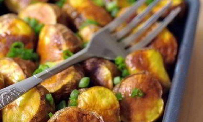 Рецепт ароматного печеного картофеля на гриле