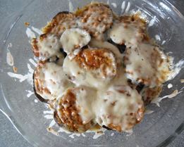 Баклажаны и кабачки с сыром в микроволновке