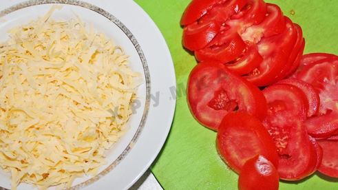 кабачки с колбасой и сыром