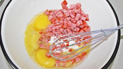 кабачки с колбасой и сыром