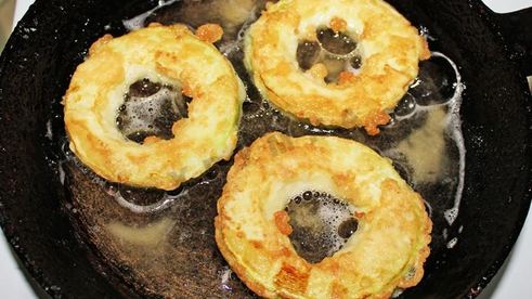 кабачки с колбасой и сыром