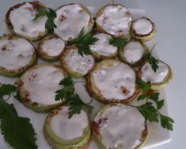 Кабачки жареные со сметанным соусом