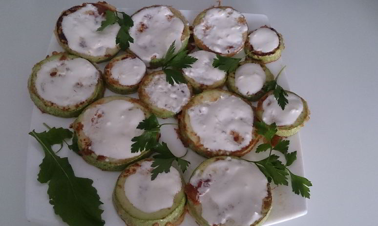 Рецепт кабачков жареных со сметанным соусом