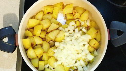 картошка с тушенкой