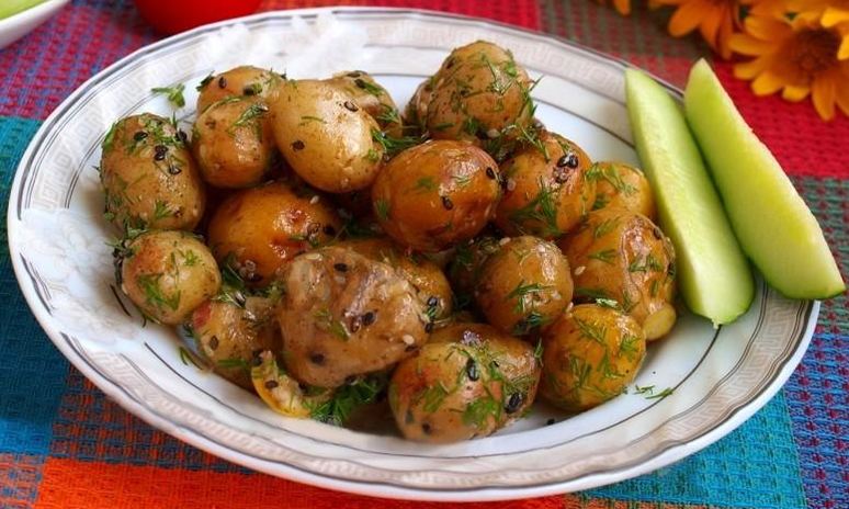 Рецепт молодого картофеля запеченного в духовке