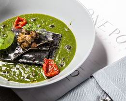 Папарделле, фаршированные кальмарами, в кабачковом песто