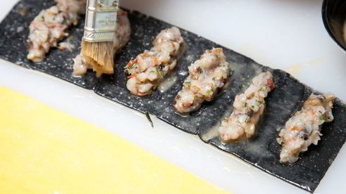 папарделле, фаршированные кальмарами, в кабачковом песто