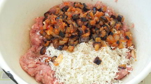 перец фаршированный индюшиным фаршем и баклажанами