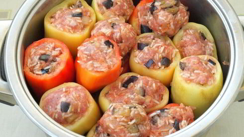 перец фаршированный индюшиным фаршем и баклажанами