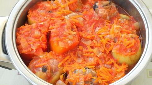 перец фаршированный индюшиным фаршем и баклажанами