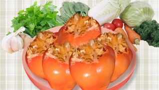 Перец фаршированный капустой и помидорами