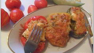 Перец, фаршированный картофелем и овощами