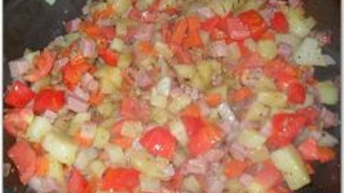 перец, фаршированный картофелем и овощами