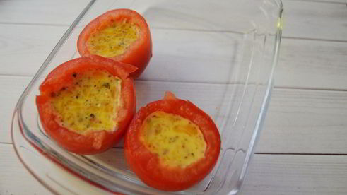 помидоры, запеченные с омлетом