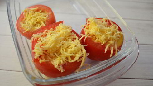 помидоры, запеченные с омлетом