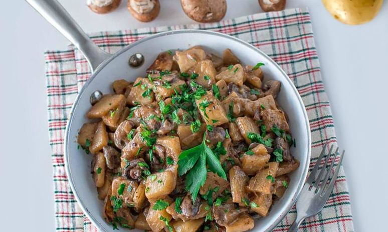 Рецепт тушеной картошки с грибами в мультиварке