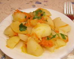Тушеная картошка с морковью