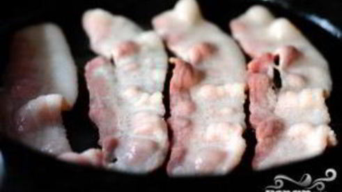 запеченный сладкий картофель с беконом и сыром