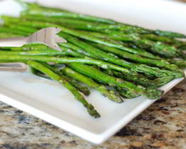 Жареная спаржа в бальзамическом соусе