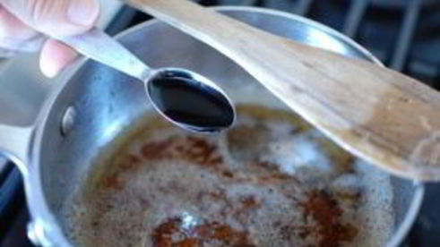 жареная спаржа в бальзамическом соусе