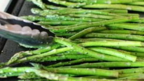 жареная спаржа в бальзамическом соусе