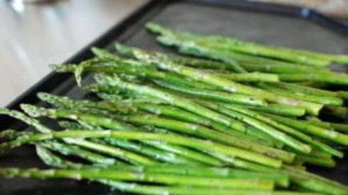 жареная спаржа в бальзамическом соусе