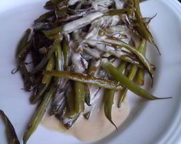 Жареная стручковая фасоль с сырным соусом