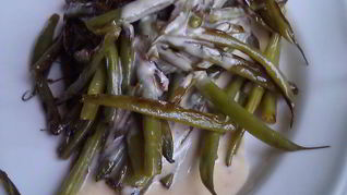 Жареная стручковая фасоль с сырным соусом