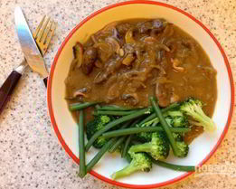 Говяжья печень с грибами