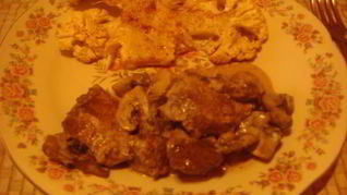 Говяжья печень с грибным соусом