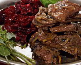 Говяжья печенка с красным луком