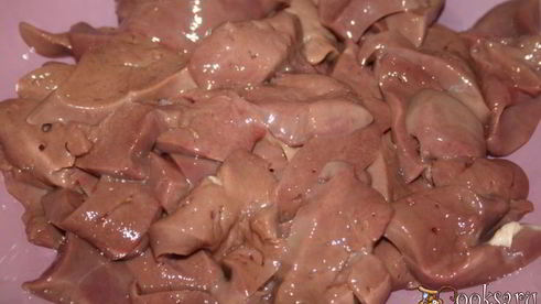 индюшиная печень в сметанно-луковом соусе